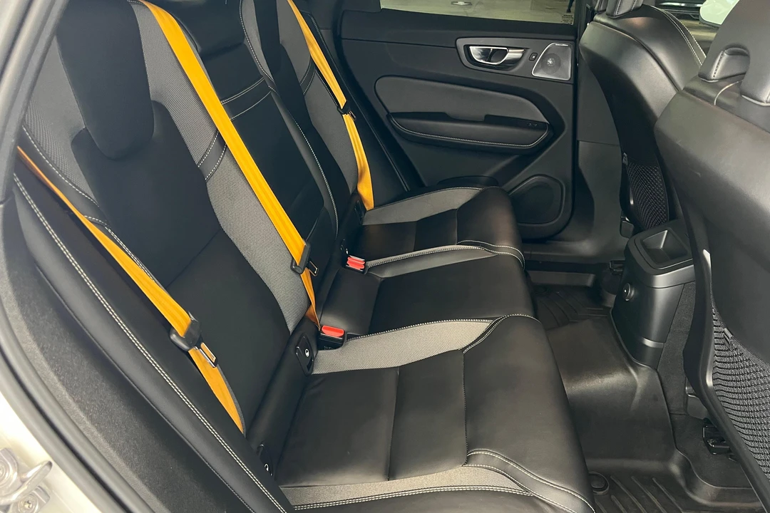 2021 Volvo XC60 2nd Gen - Image 23 of 31