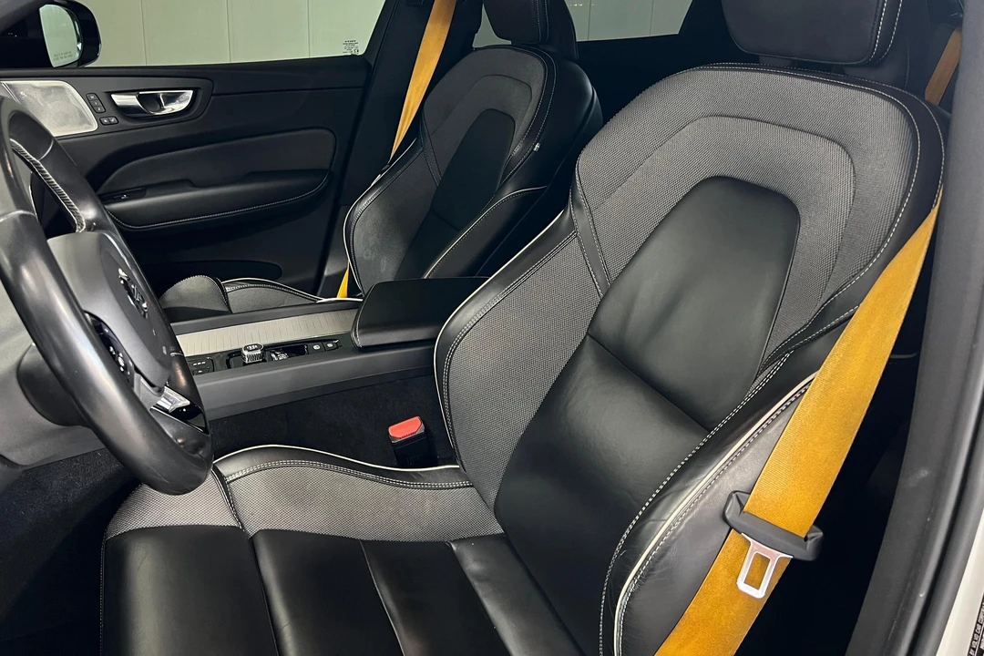 2021 Volvo XC60 2nd Gen - Image 22 of 31