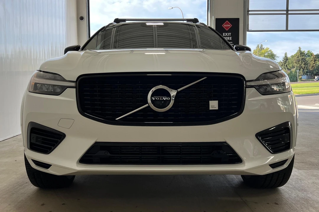 2021 Volvo XC60 2nd Gen - Image 2 of 31