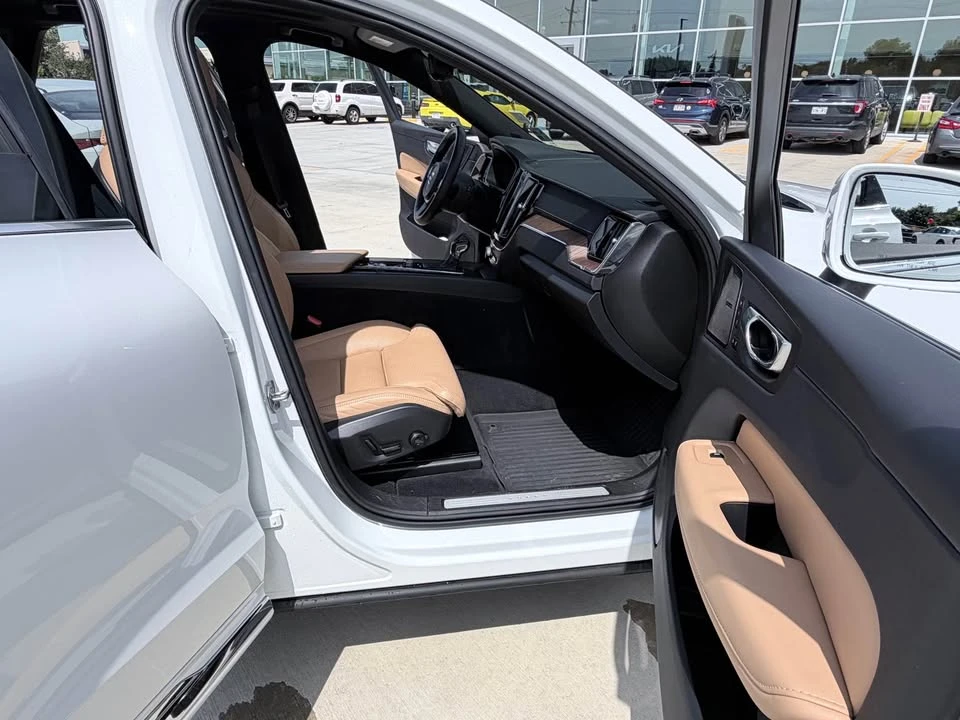 2021 Volvo XC60 2nd Gen - Image 9 of 11