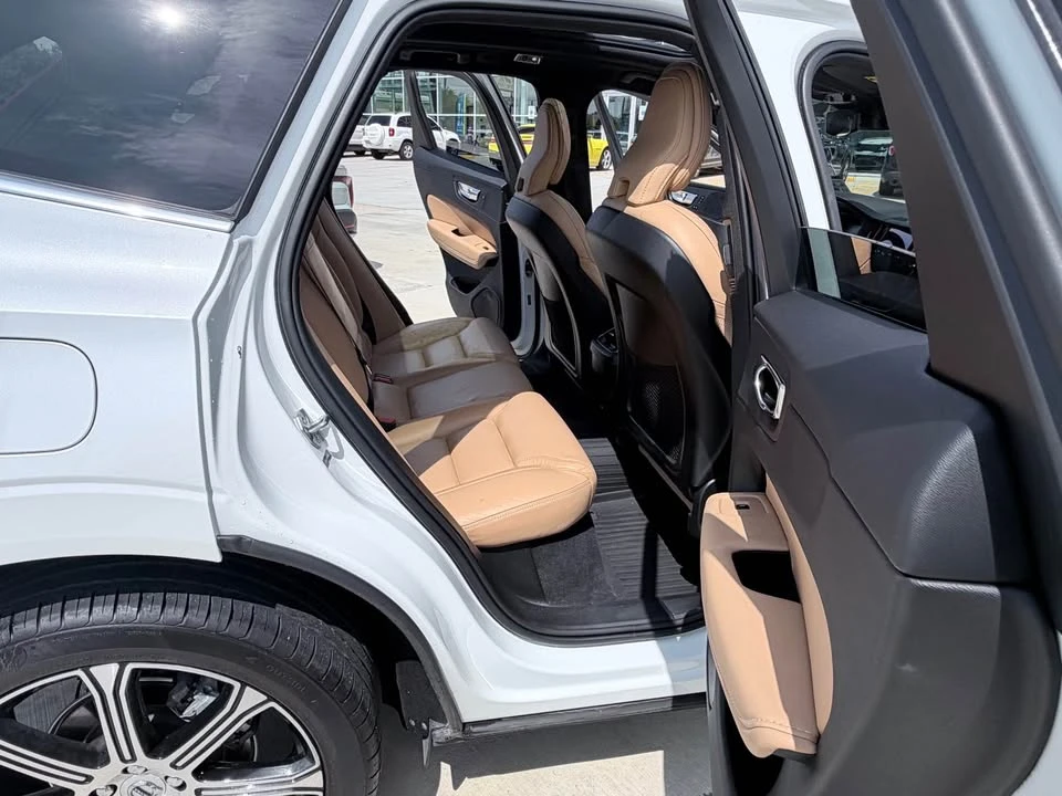 2021 Volvo XC60 2nd Gen - Image 8 of 11