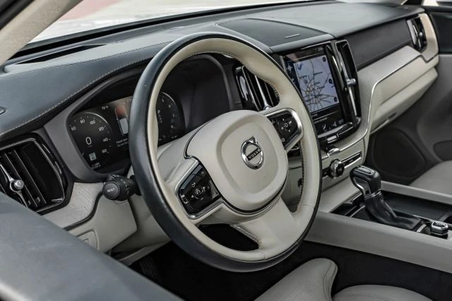 2021 Volvo XC60 2nd Gen - Image 14 of 21
