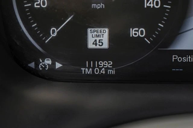 2021 Volvo XC60 2nd Gen - Image 16 of 21