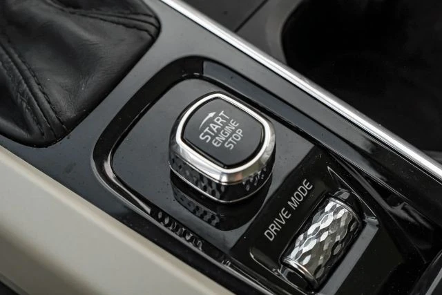 2021 Volvo XC60 2nd Gen - Image 17 of 21
