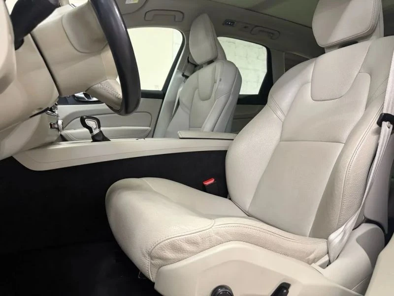 2021 Volvo XC60 2nd Gen - Image 10 of 12