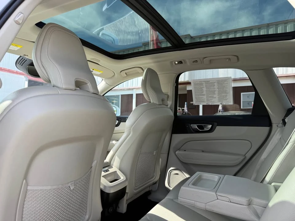 2021 Volvo XC60 2nd Gen - Image 15 of 20