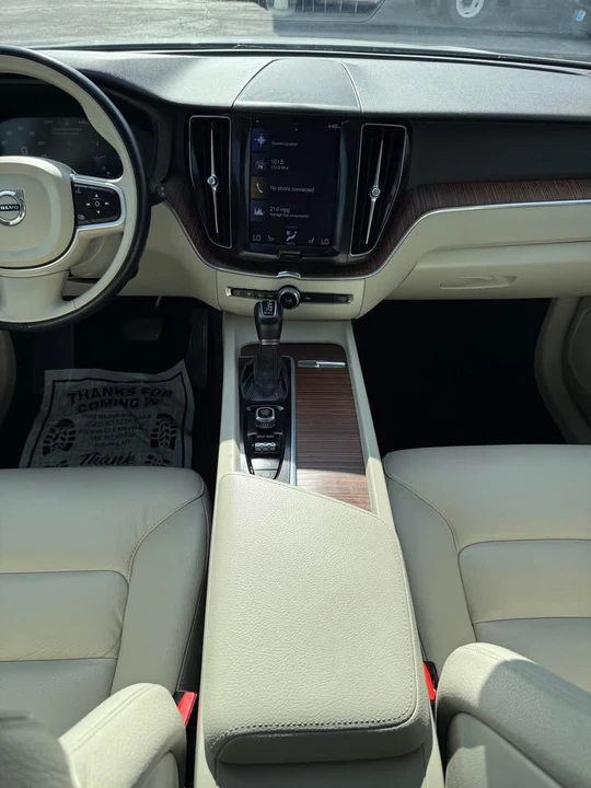 2021 Volvo XC60 2nd Gen - Image 18 of 20