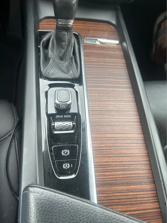 2021 Volvo XC60 2nd Gen - Image 18 of 20