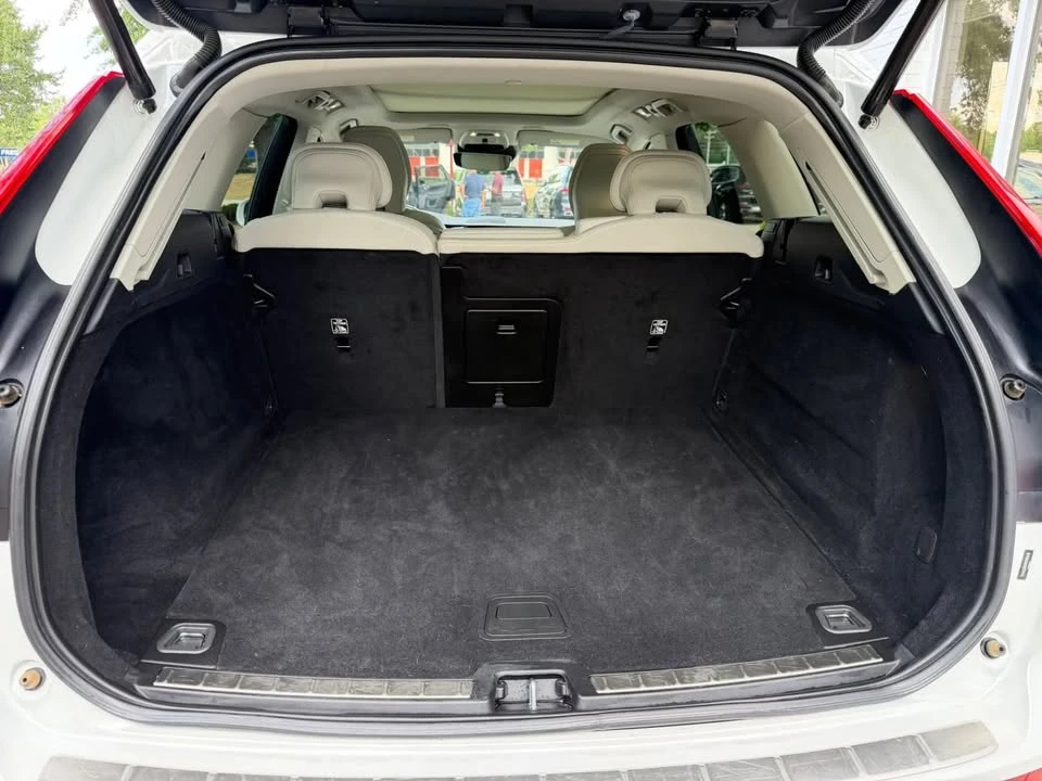 2021 Volvo XC60 2nd Gen - Image 15 of 20