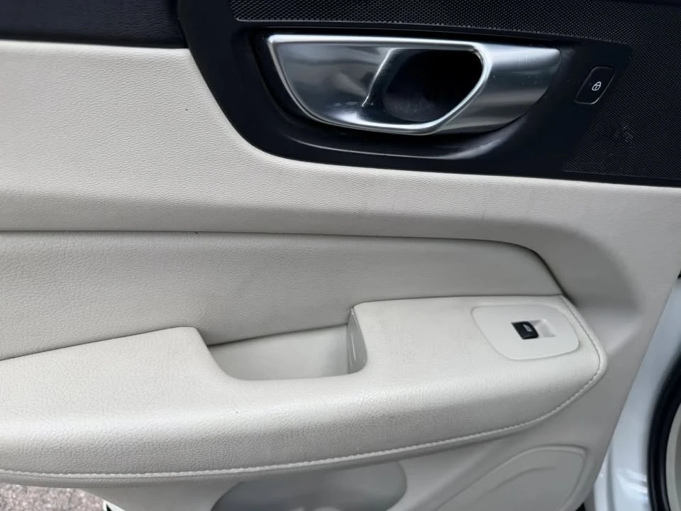 2021 Volvo XC60 2nd Gen - Image 17 of 20