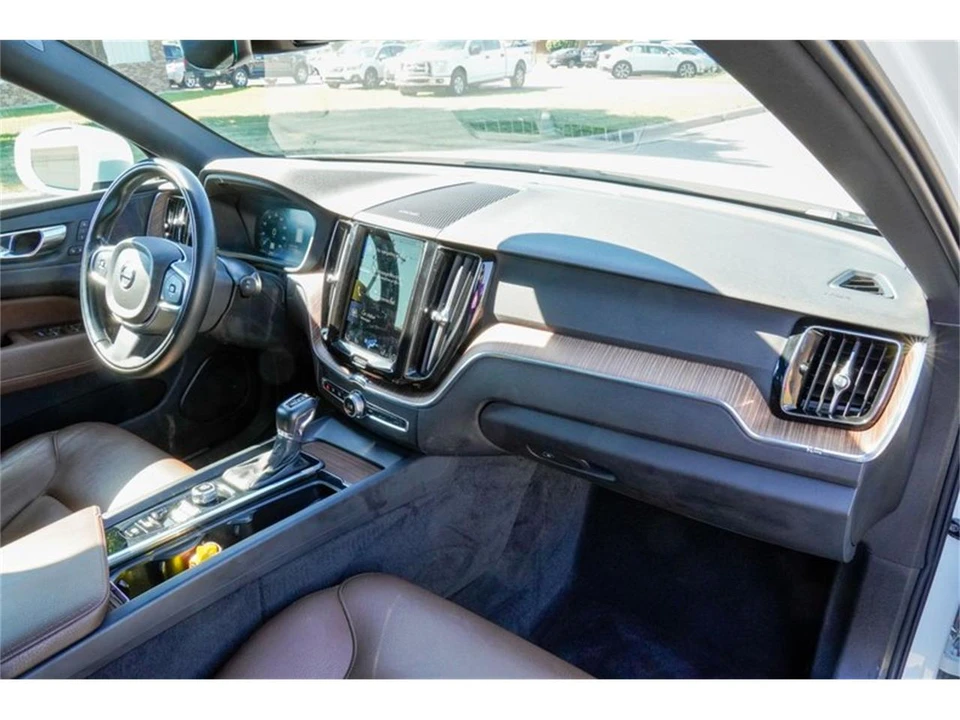 2021 Volvo XC60 2nd Gen - Image 16 of 31