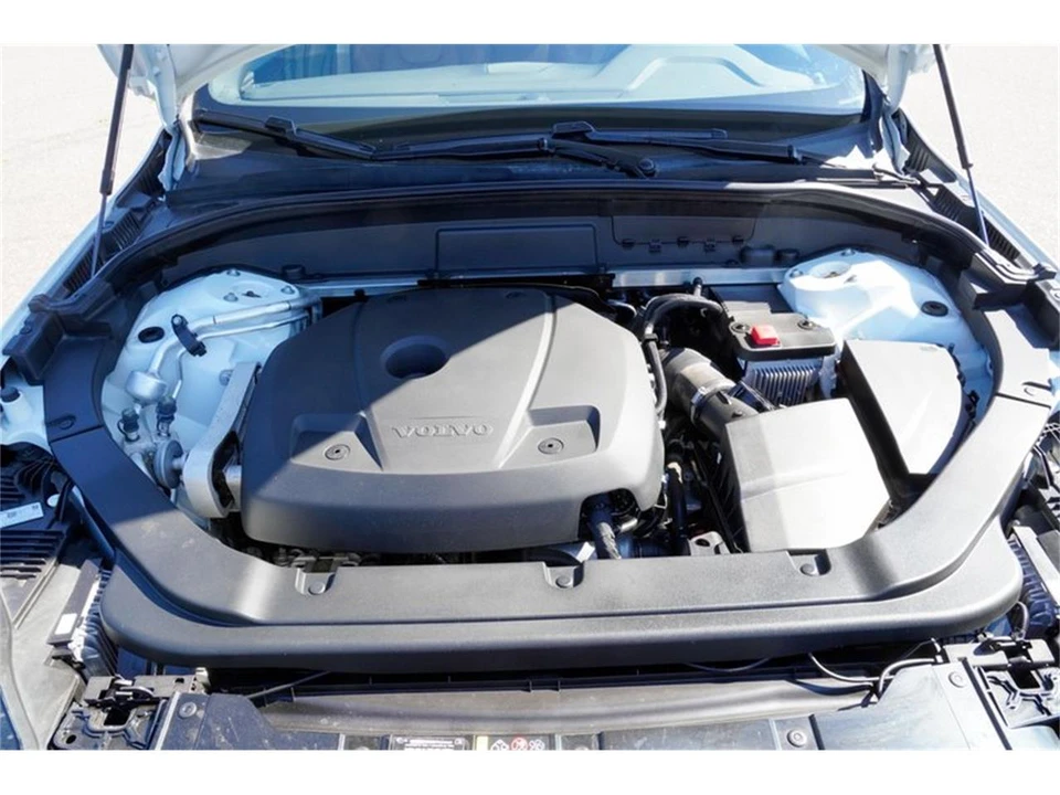 2021 Volvo XC60 2nd Gen - Image 17 of 31