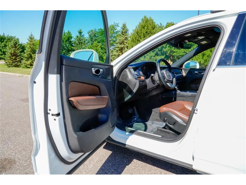 2021 Volvo XC60 2nd Gen - Image 8 of 31