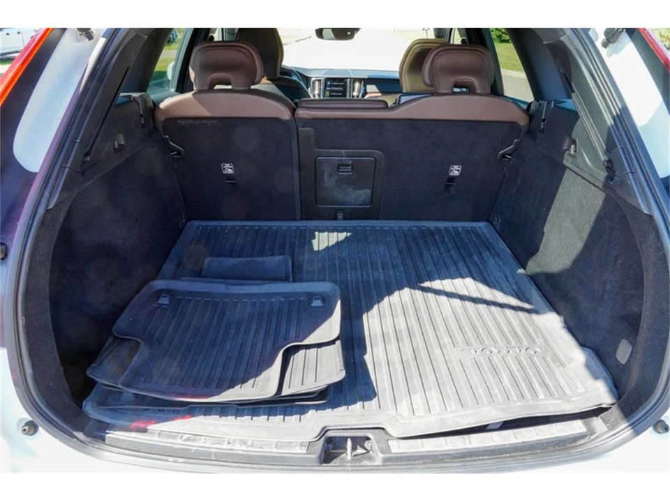 2021 Volvo XC60 2nd Gen - Image 15 of 31