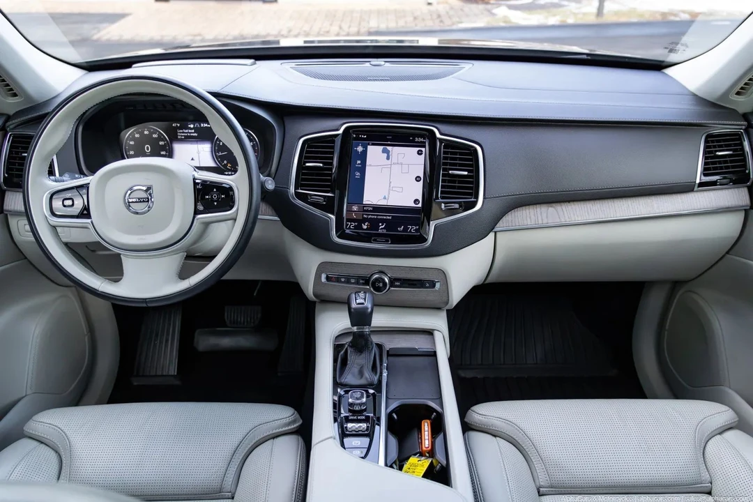 2021 Volvo XC90 2nd Gen - Image 17 of 21