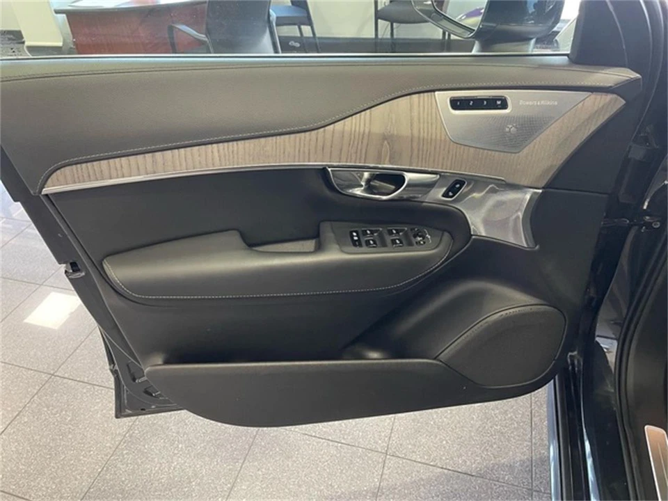 2021 Volvo XC90 2nd Gen - Image 22 of 31