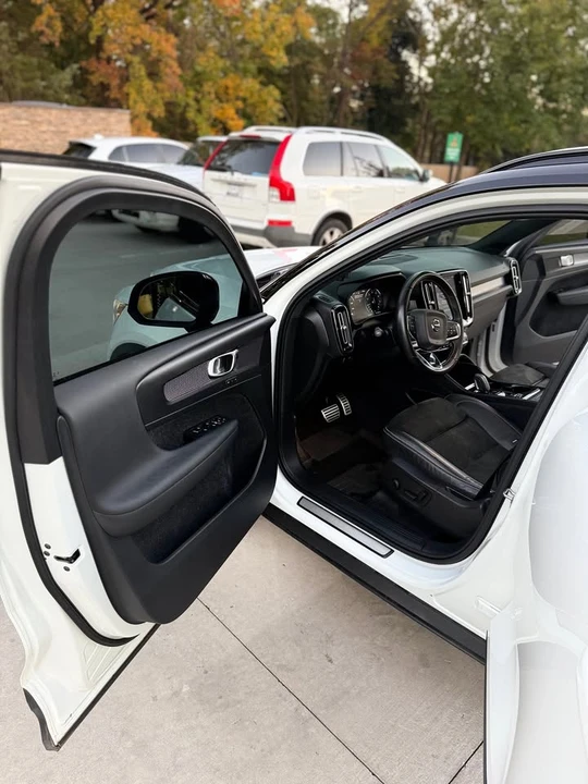 2021 Volvo XC40 - Image 16 of 20