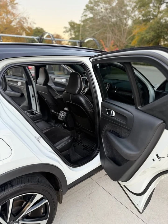 2021 Volvo XC40 - Image 14 of 20
