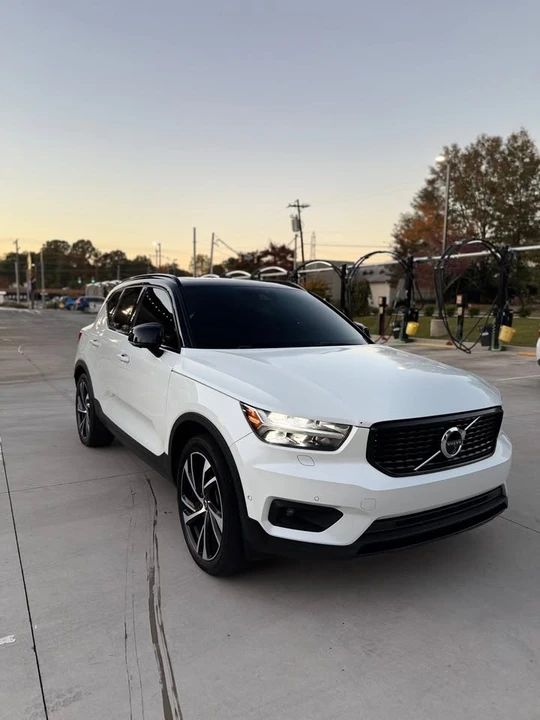 2021 Volvo XC40 - Image 2 of 20