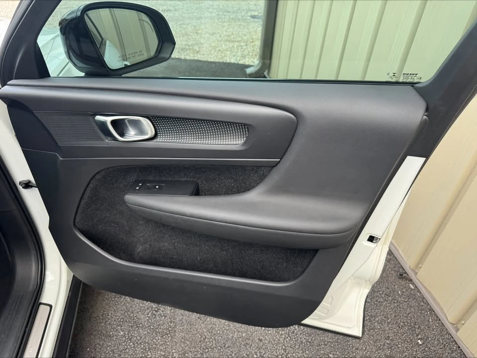 2021 Volvo XC40 - Image 17 of 21