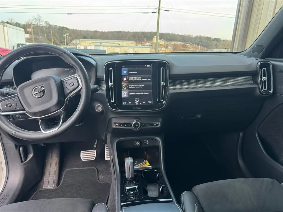 2021 Volvo XC40 - Image 11 of 21