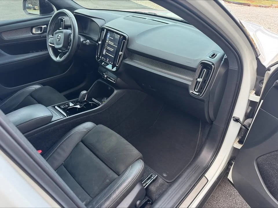 2021 Volvo XC40 - Image 16 of 21