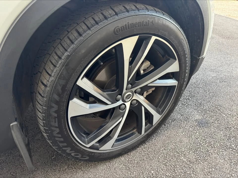 2021 Volvo XC40 - Image 10 of 21