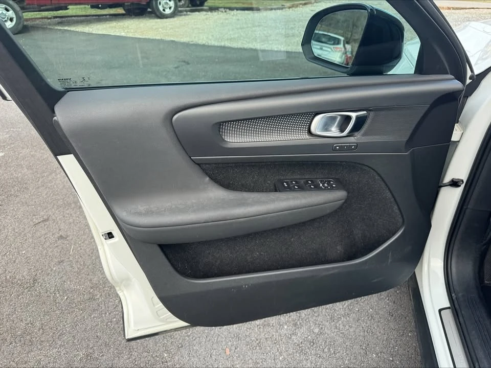 2021 Volvo XC40 - Image 13 of 21