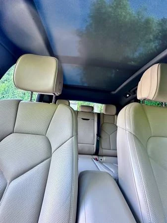2021 Porsche Macan - Image 11 of 15