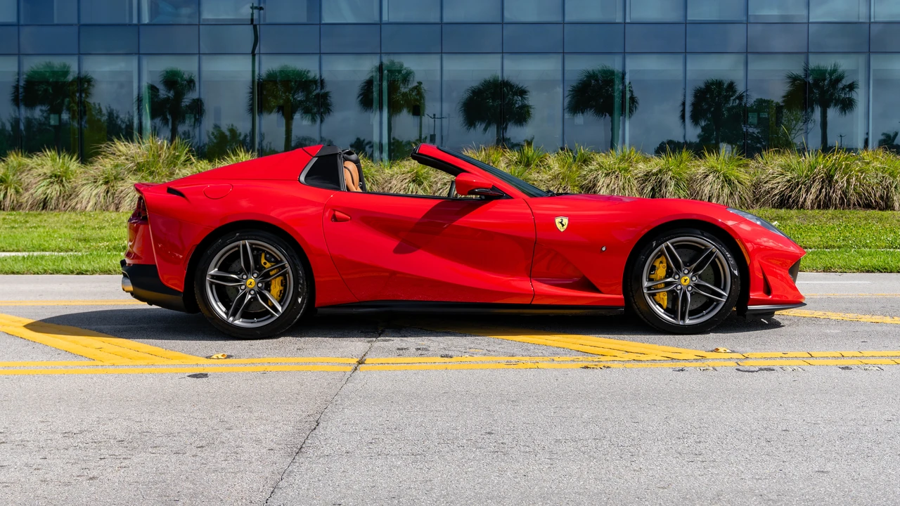 2022 Ferrari 812 GTS - Image 13 of 31