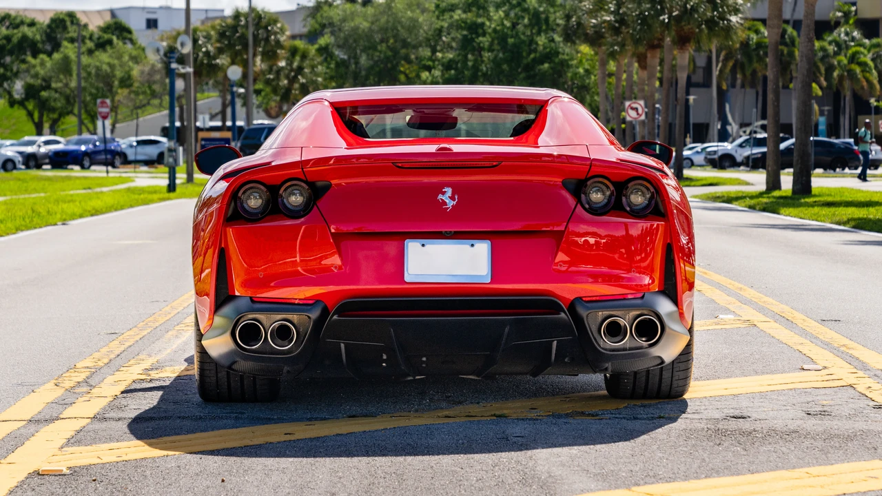 2022 Ferrari 812 GTS - Image 7 of 31