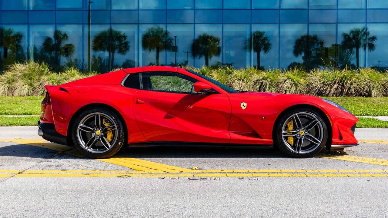2022 Ferrari 812 GTS - Image 5 of 31