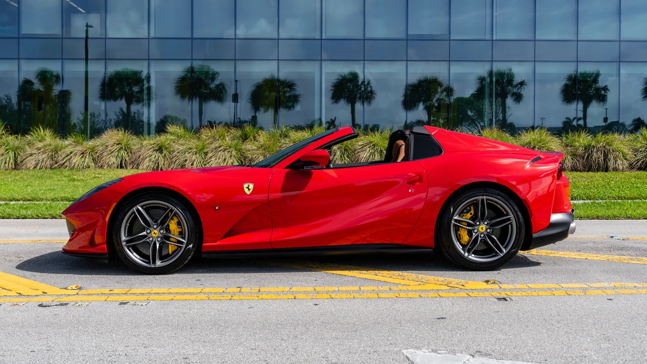 2022 Ferrari 812 GTS - Image 17 of 31