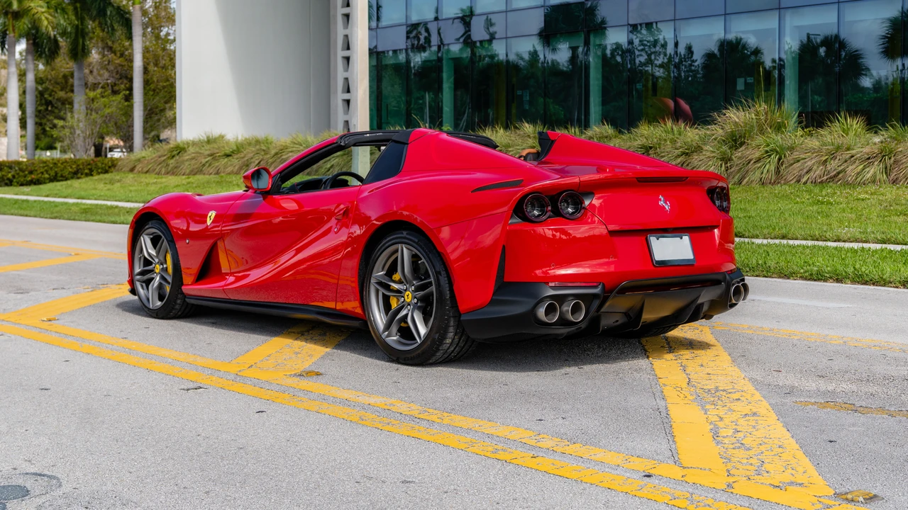 2022 Ferrari 812 GTS - Image 16 of 31