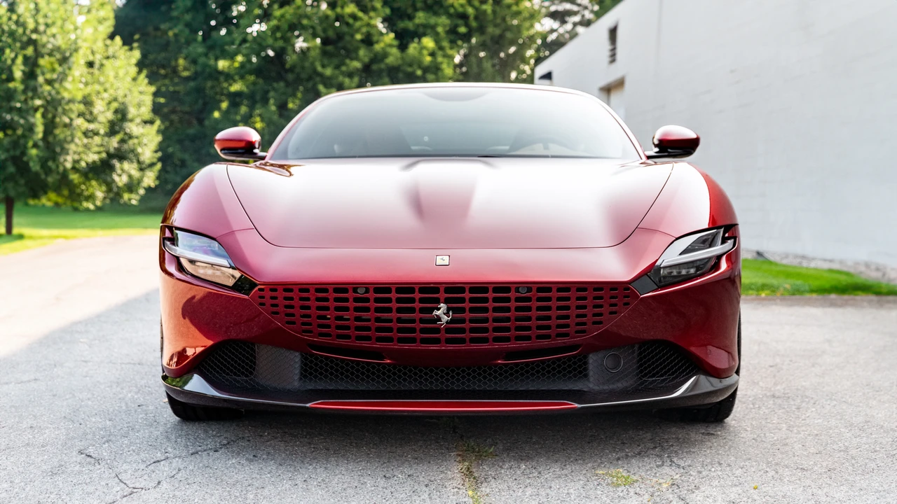 2022 Ferrari Roma - Image 2 of 31