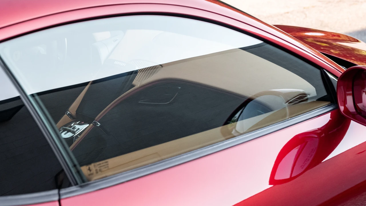 2022 Ferrari Roma - Image 21 of 31
