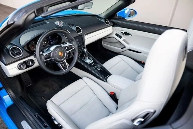 2022 Porsche 718 Boxster - Image 10 of 15