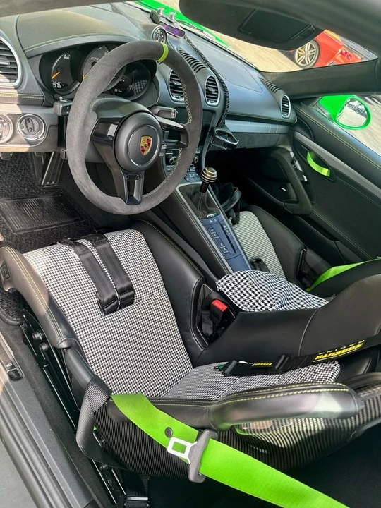 2022 Porsche 718 Cayman GT4 - Image 7 of 8