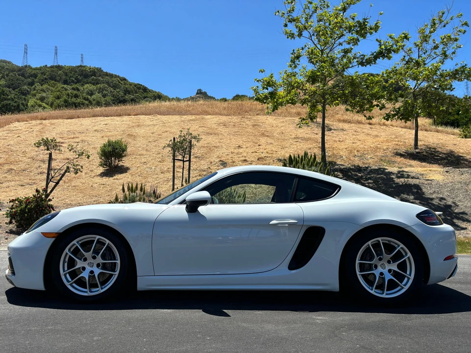 2022 Porsche 718 Cayman - Image 2 of 29