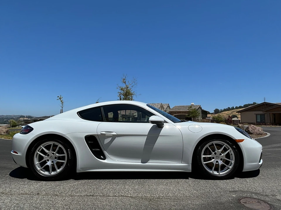 2022 Porsche 718 Cayman - Image 28 of 29