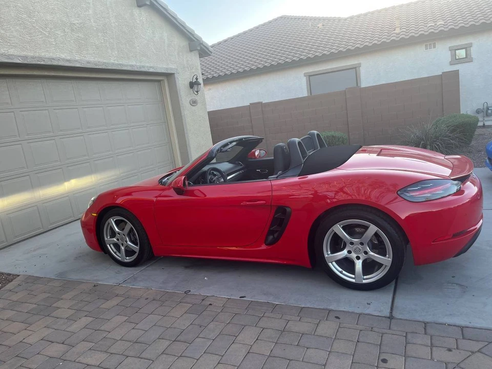 2022 Porsche 718 Boxster - Image 11 of 19