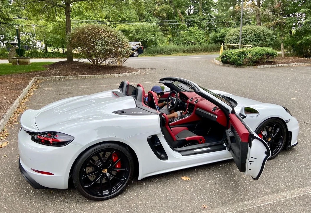 2022 Porsche 718 Boxster Spyder - Image 4 of 8