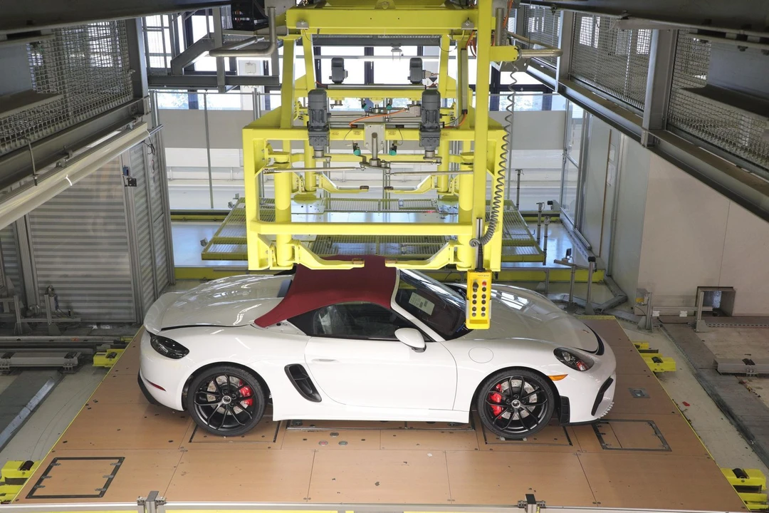 2022 Porsche 718 Boxster Spyder - Image 7 of 8