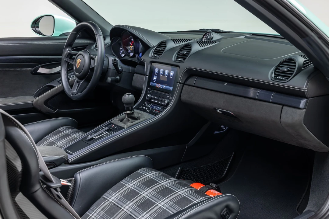 2022 Porsche - Image 3 of 12