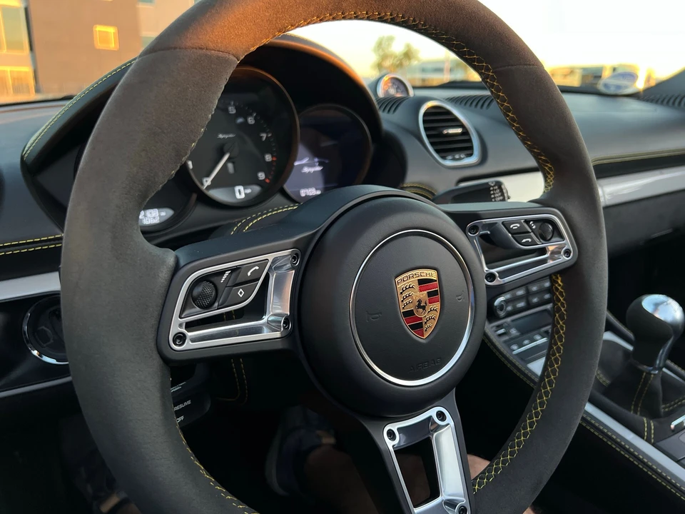 2022 Porsche 718 Boxster Spyder - Image 11 of 20