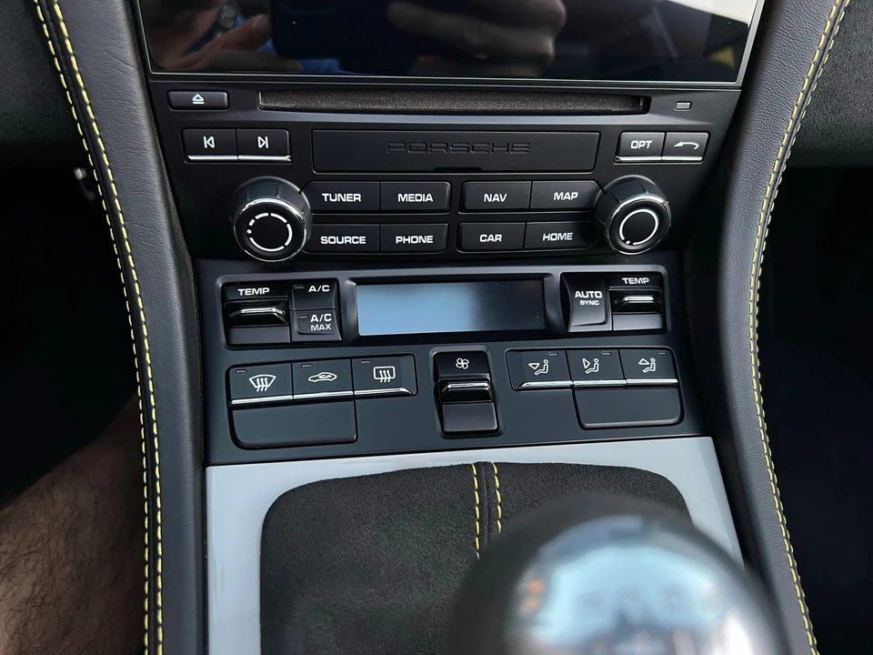 2022 Porsche 718 Boxster Spyder - Image 15 of 20