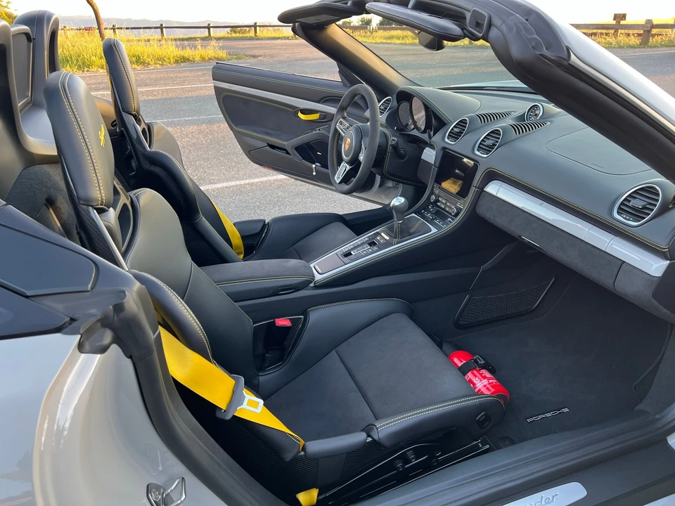 2022 Porsche 718 Boxster Spyder - Image 16 of 20