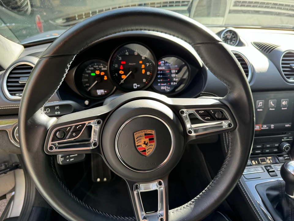 2022 Porsche 718 Boxster Spyder - Image 4 of 31