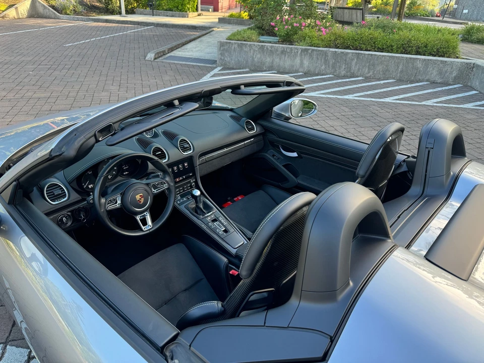 2022 Porsche 718 Boxster Spyder - Image 27 of 31