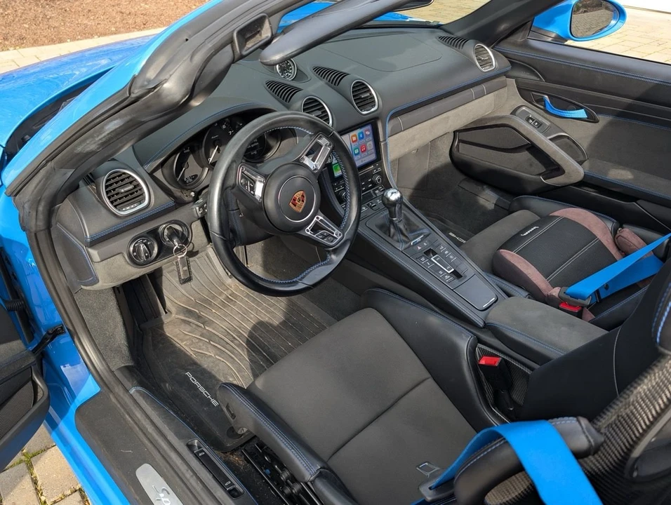 2022 Porsche - Image 14 of 20